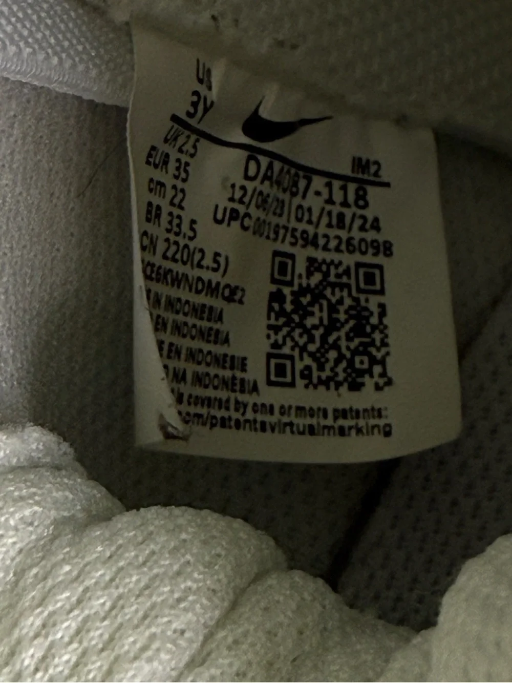 Nike: Kids' Blazer Mid '77 - White & Pink Sneaker, Size 3Y